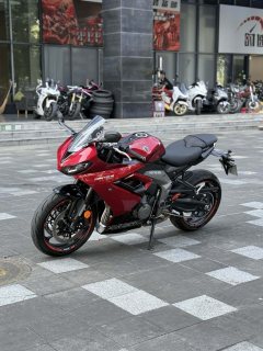 Triumph Daytona 660 - ფოტო 1