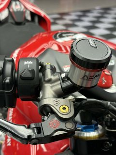 Ducati Street Fighter V4 1100 cc - фото 7