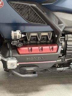 Honda Gold Wing GL 1800 F6B - ფოტო 11