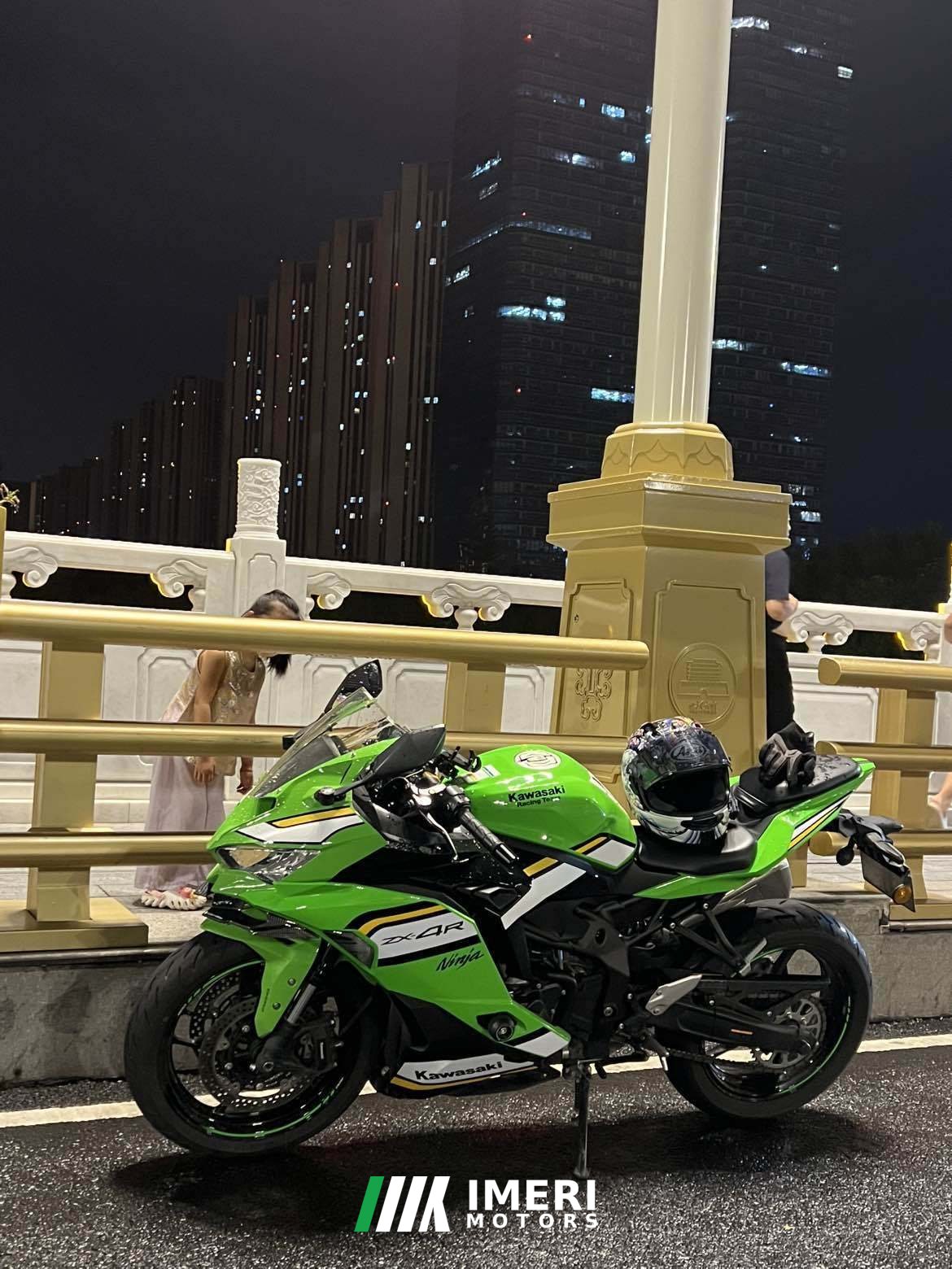 2025 Kawasaki ZX-4R 400 cc
