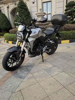 Honda CB300R - photo 2