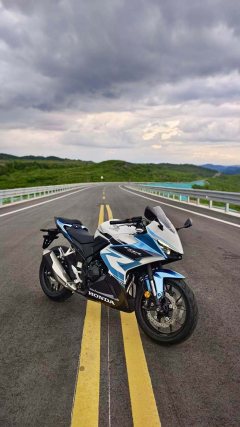 Honda CBR400R - photo 2