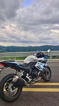 Honda CBR400R - photo 3