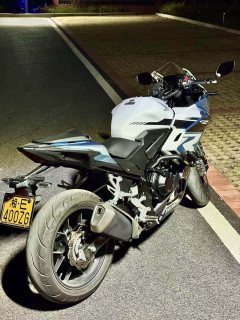 Honda CBR400R - photo 4