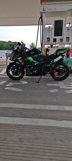 Kawasaki Ninja 400 - ფოტო 1