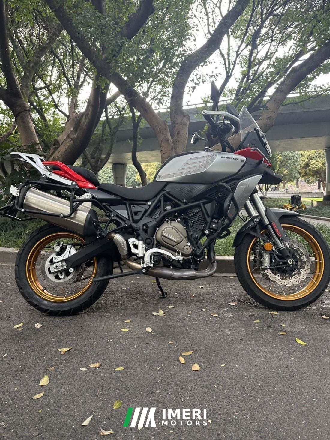 QJMOTOR 700S - motorcycle from China