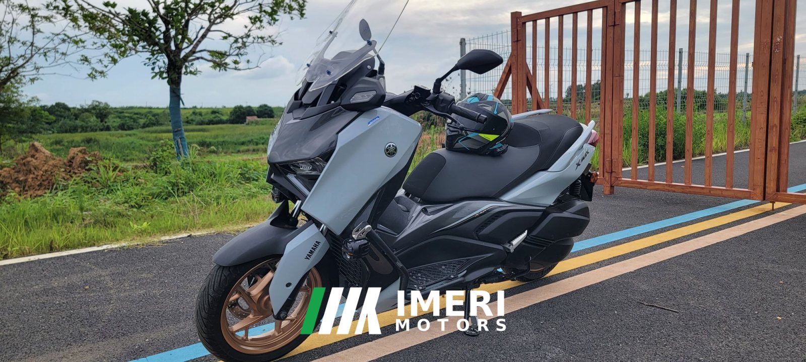 2025 Yamaha XMAX 300 cc