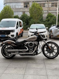 Harley-Davidson Breakout 1860 cc - ფოტო 4