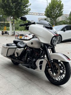 Harley-Davidson Street Glide 1923 cc - ფოტო 1