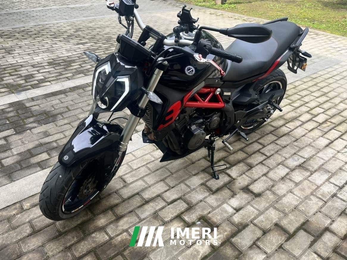 2021 Benelli TNT 300 / BN 302S