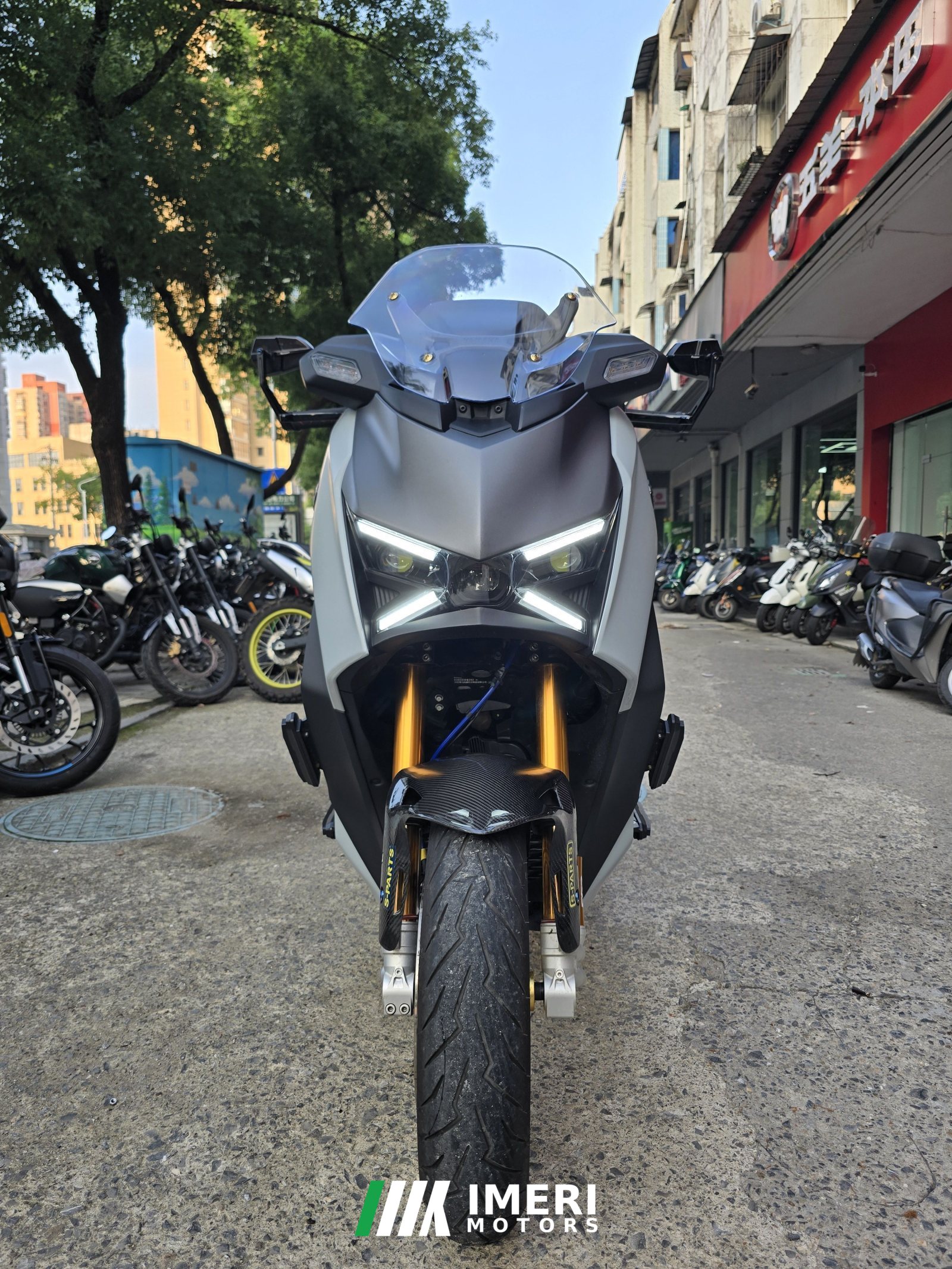 2025 Yamaha XMAX 300 cc