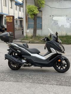 SYM Cruisym 300 - фото 2