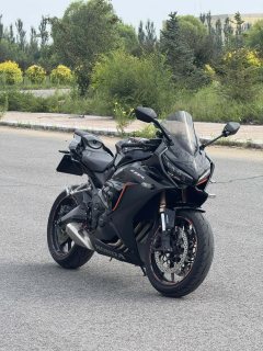 Honda CBR650R - photo 1