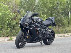 Honda CBR650R - photo 2
