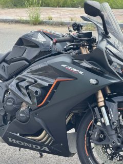 Honda CBR650R - photo 3