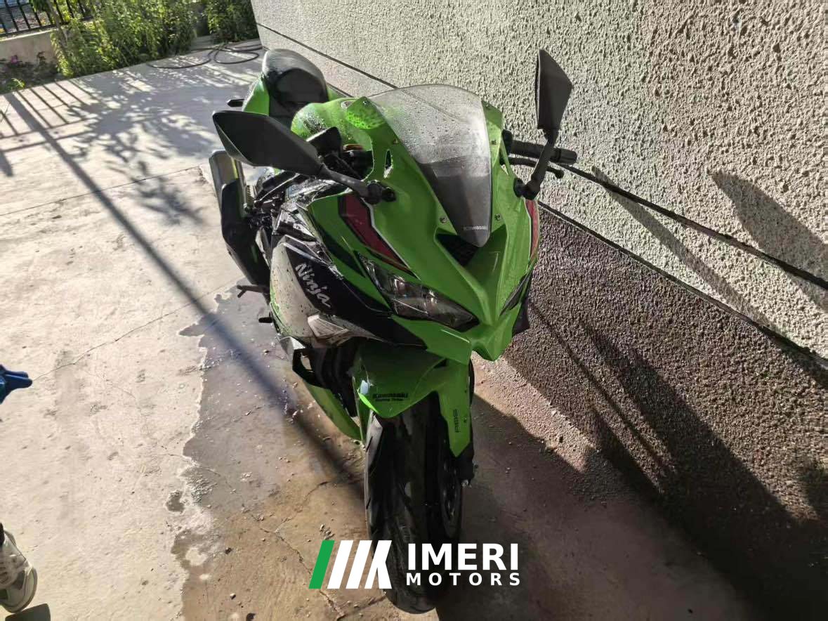 2023 Kawasaki ZX-4R 400 cc
