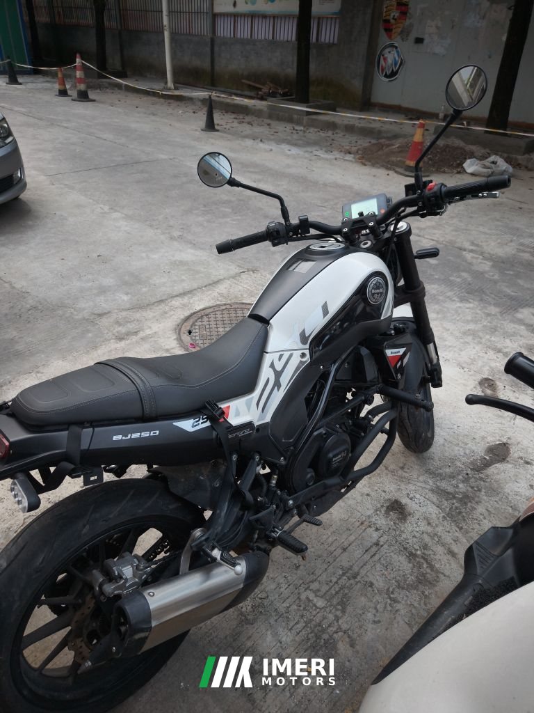 Benelli Leoncino 250 - motorcycle from China