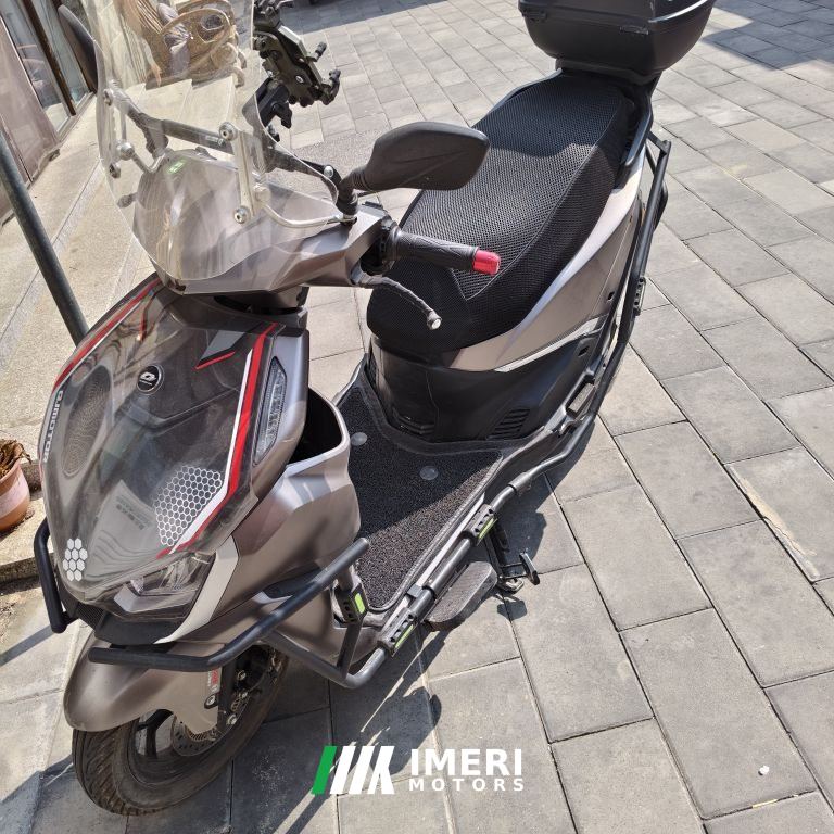 QJMOTOR Hong 150RS - motorcycle from China