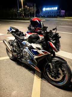 BMW M 1000 R - photo 1