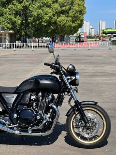 Honda CB1100 - photo 1
