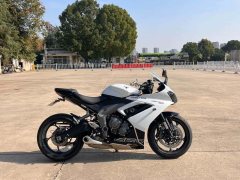 Triumph Daytona 660 - ფოტო 1