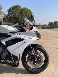Triumph Daytona 660 - ფოტო 2