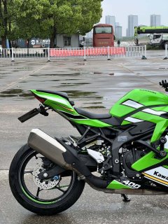 Kawasaki ZX-4R 400 cc - ფოტო 3