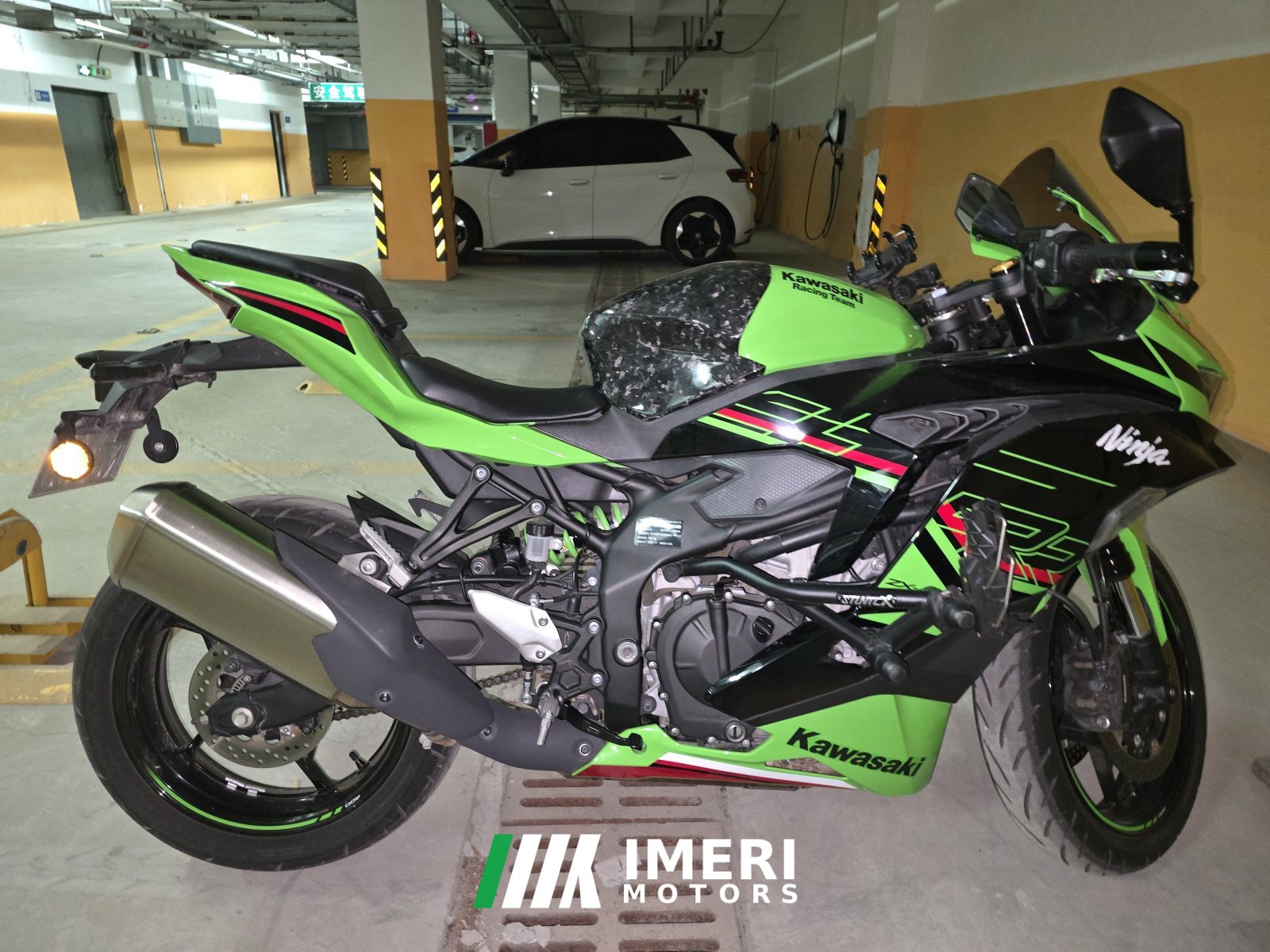 2023 Kawasaki ZX-4R 400 cc