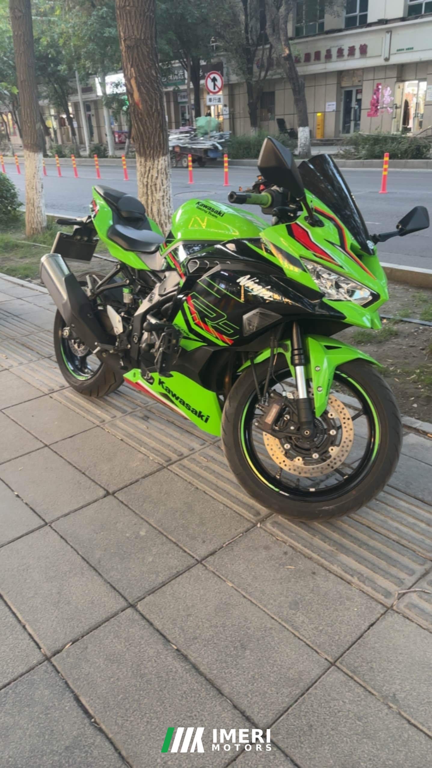 2025 Kawasaki ZX-4R 400 cc