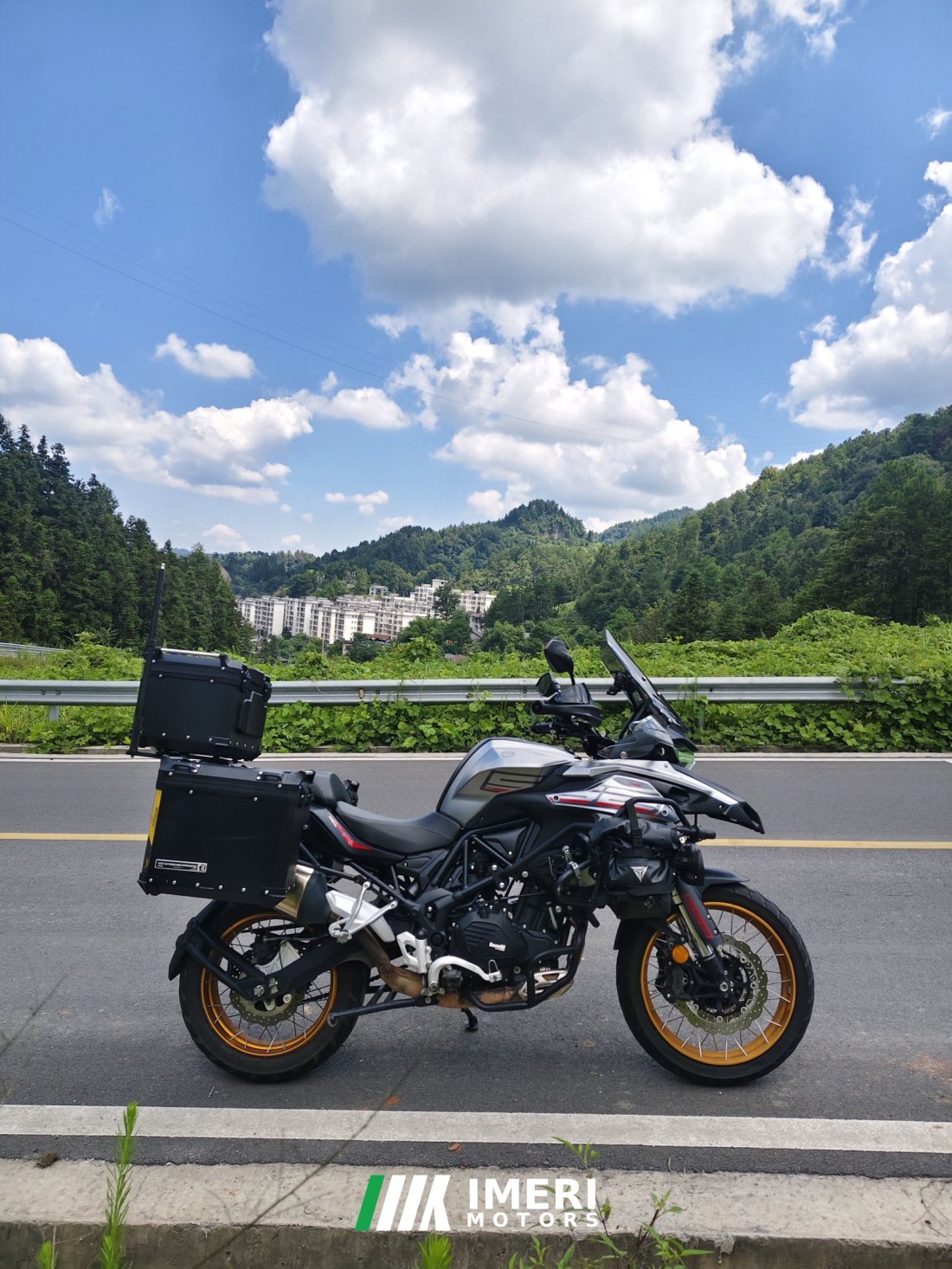 Benelli TRK552 550 cc - მოტოციკლი ჩინეთიდან