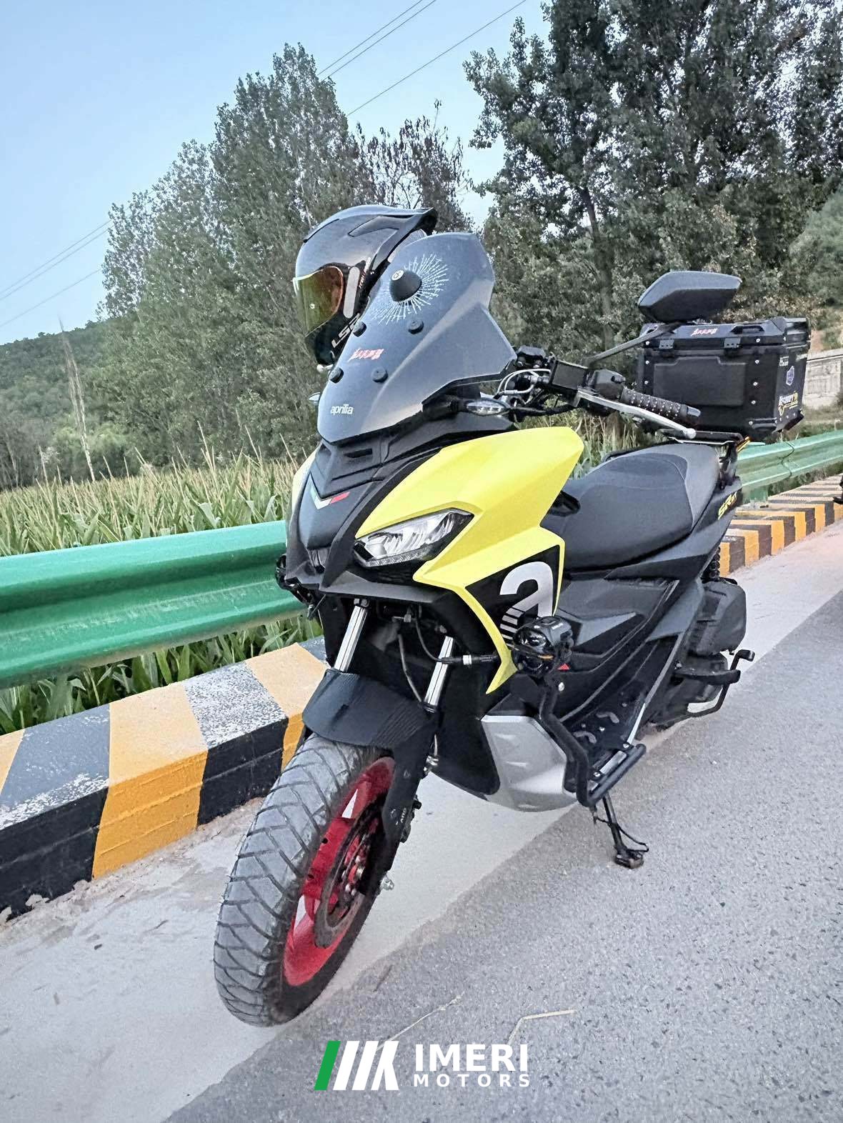 2022 Aprilia SR GT 200