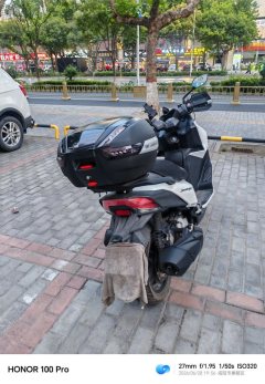 SYM Joymax F 300 - фото 4