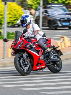 Honda CBR650R - ფოტო 1