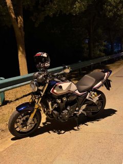 Honda CB1300 Super Four - ფოტო 5
