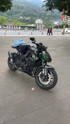 Kawasaki Z1000 - ფოტო 1