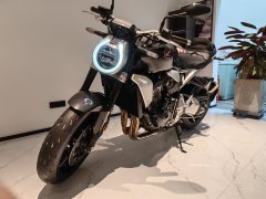 Honda CB1000R - photo 8