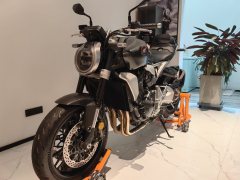Honda CB1000R - photo 9