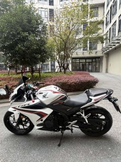 Honda CBR400R - ფოტო 1
