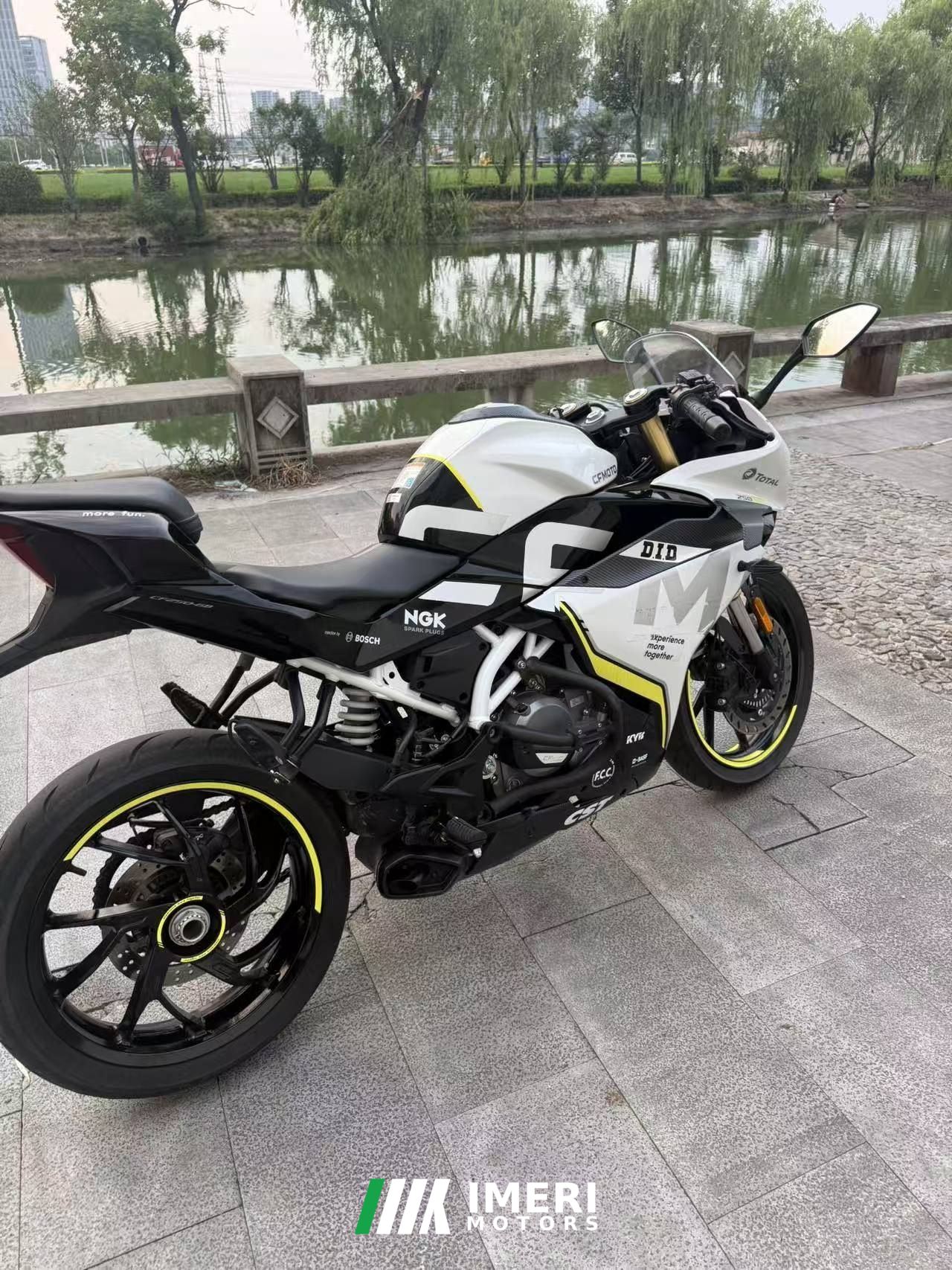 2023 CFMOTO 250SR