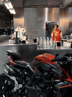 MV Agusta Brutale 1000 - ფოტო 5
