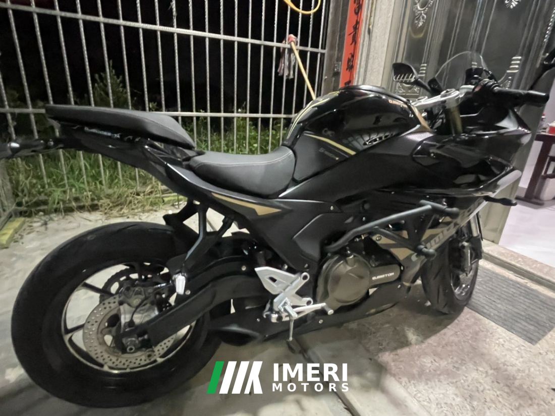 QJMOTOR Roewe i5 550 / Sai 550 *(Context-dependent, usually referring to the motorcycle "Sai 550" or Roewe car v - motorcycl…