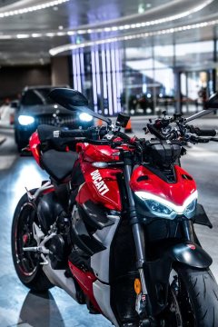 Ducati Street Fighter V4 1103 cc - ფოტო 2
