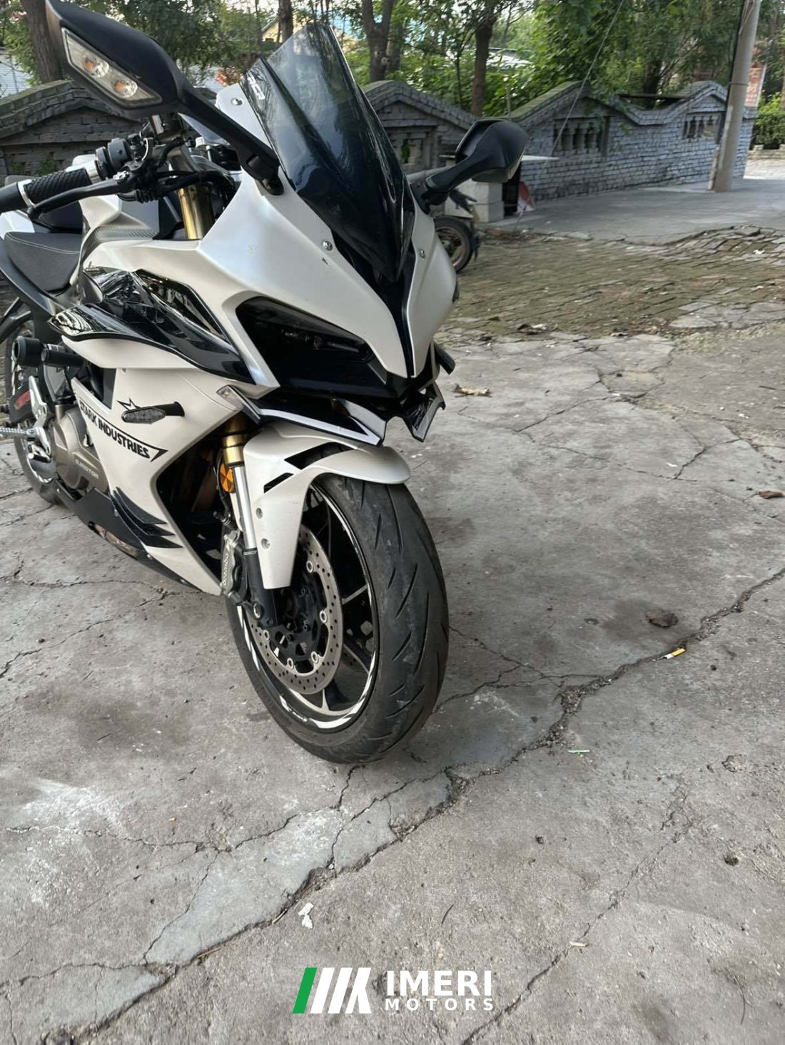 QJMOTOR Roewe i5 550 / Sai 550 *(Context-dependent, usually referring to the motorcycle "Sai 550" or Roewe car v - motorcycl…