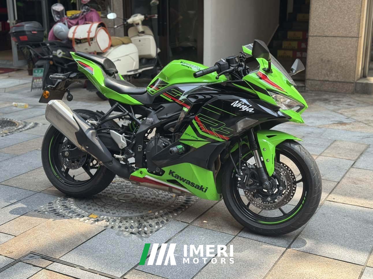 2023 Kawasaki ZX-4R 400 cc