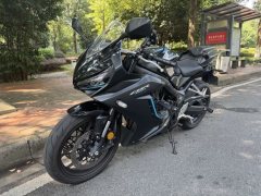 Honda CBR650R - photo 1