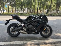 Honda CBR650R - photo 3