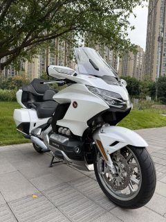 Honda Gold Wing GL1800 - ფოტო 1