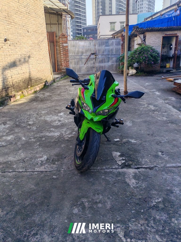 2023 Kawasaki ZX-4R 400 cc