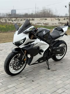 Honda CBR650R - photo 3