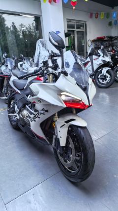 QJMOTOR Roewe i5 550 / Sai 550 *(Context-dependent, usually referring to the motorcycle "Sai 550" or Roewe car v - photo 2